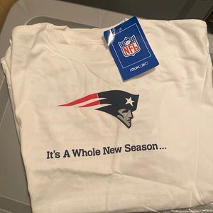 Reebok, New England Patriots 2007 team T-shirt with schedule on back large